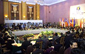 East Asian foreign ministers meet in Hanoi